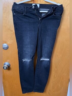 Current/Elliott Black Skinny Jeans with Knee Distressing